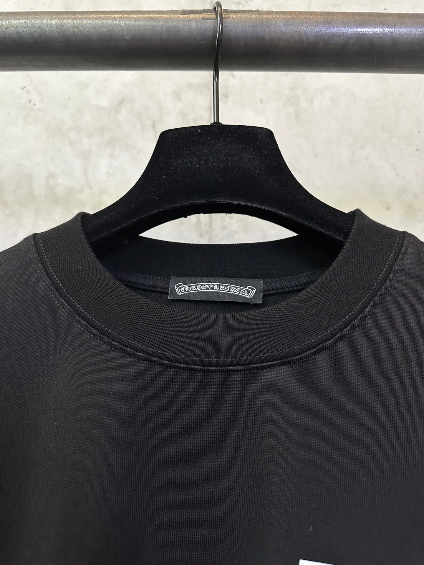 P260 Chrome Hearts 25ss foti system black color nine-square grid round neck short-sleeved T-shirt. Fabric is high-definition and super heavy. Cotton double yarn compact Xinjiang cotton. Weight 400g. Paired with 2*2 Salona rib. 420g. Clean cloth. Clear texture. Tight feel. Stiff. High color fastness. No deformation. No discoloration. Customized hardware. Thread. Accessories. Matching. Same style for men and women. -Color: Black White -Size: XS S M L XL